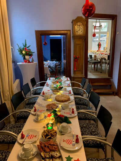 Weihnachtliche Kaffeetafel
